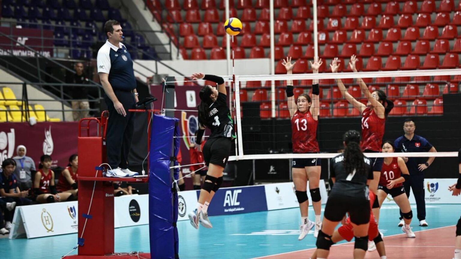 منتخب الناشئات للكرة الطائرة يخسر أمام هونغ كونغ