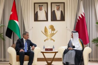 رئيس الوزراء يلتقي رئيس مجلس الوزراء ووزير الخارجيَّة القطري في الدَّوحة