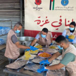 الهيئة الخيرية الهاشمية توزع وجبات ساخنة وسط قطاع غزة