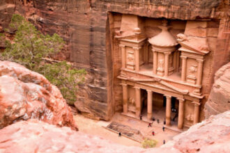 50 ألف زائر أجنبي للبترا الشهر الماضي