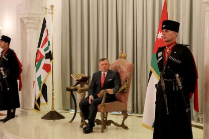 الملك يستمع إلى ردّي مجلسي الأعيان والنواب على خطاب العرش