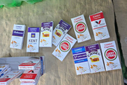 الغذاء والدواء: إغلاق بقالة بعد ضبط علكة مخالفة على شكل سجائر