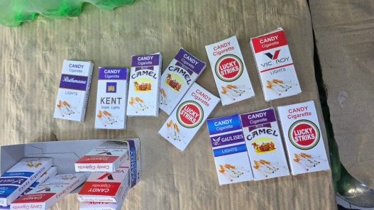 الغذاء والدواء: إغلاق بقالة بعد ضبط علكة مخالفة على شكل سجائر الغذاء والدواء: إغلاق بقالة بعد ضبط علكة مخالفة على شكل سجائر