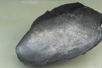 معدن نادر يمهد لتقنيات هيدروجين وبطاريات جديدة