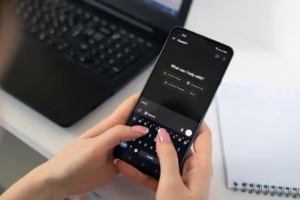 أكثر من نصف مستخدمي “شات جي بي تي” يثقون في نصائحه المالية