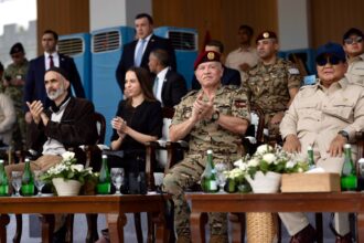 الملك والرئيس الإندونيسي يحضران في جاكرتا مجريات تمرين عسكري مشترك للطائرات المسيرة
