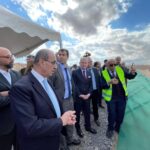 وزير الإدارة المحلية يضع حجر الأساس لمشروع تطوير مكب “نفايات الأكيدر