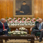 الملك والرئيس الباكستاني يبحثان مستجدات الشرق الأوسط وجهود حل الدولتين