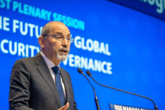 وزير الخارجية: الأولوية الآن ضمان الالتزام باتفاق وقف إطلاق النار بغزة