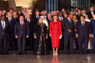 الملكة رانيا تحضر افتتاح المتحف المصري الكبير