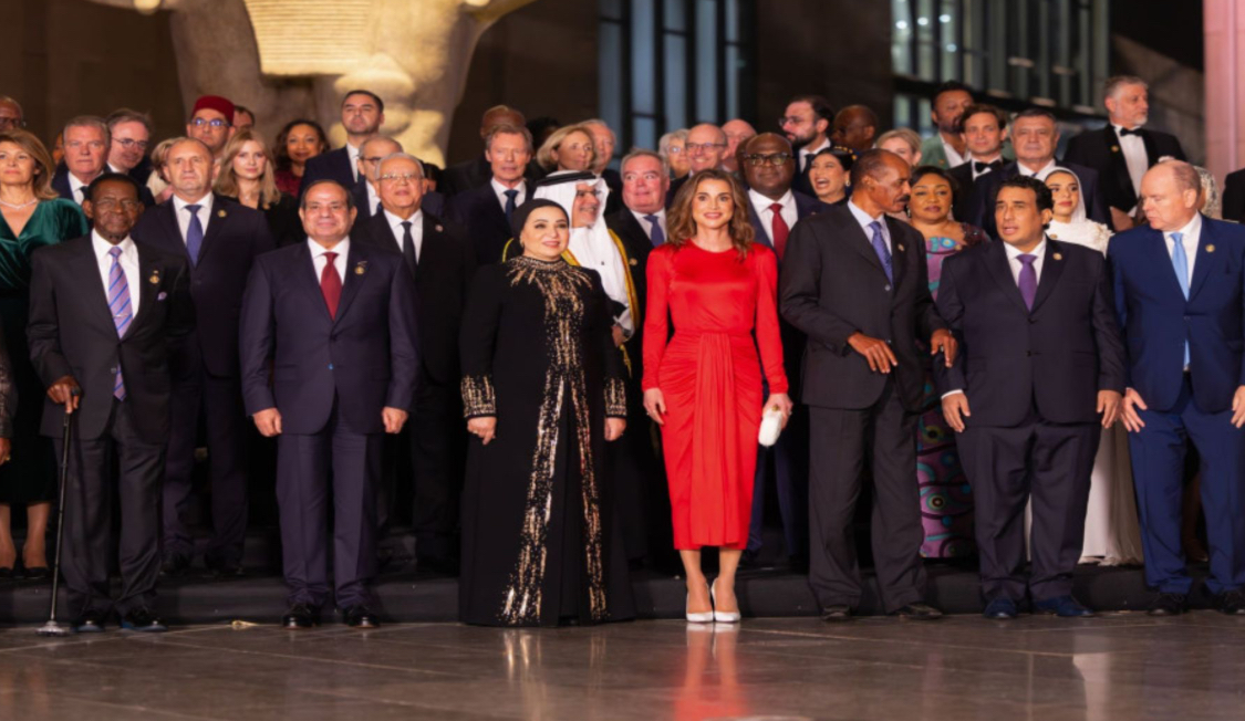 الملكة رانيا تحضر افتتاح المتحف المصري الكبير