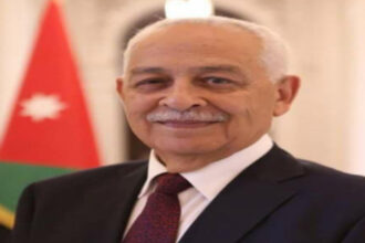 رئيس الديوان الملكي يفتتح مصنعا للألبسة في الكرك تزامنا مع زيارة الملك