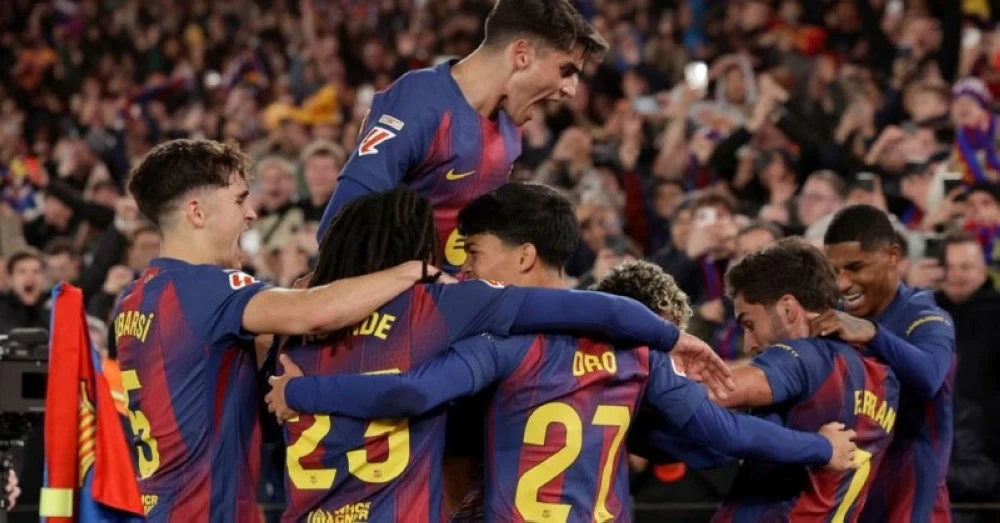 برشلونة يضرب أتلتيكو بالـ 3.. ويتصدر «الليغا» برشلونة يضرب أتلتيكو بالـ 3.. ويتصدر «الليغا»