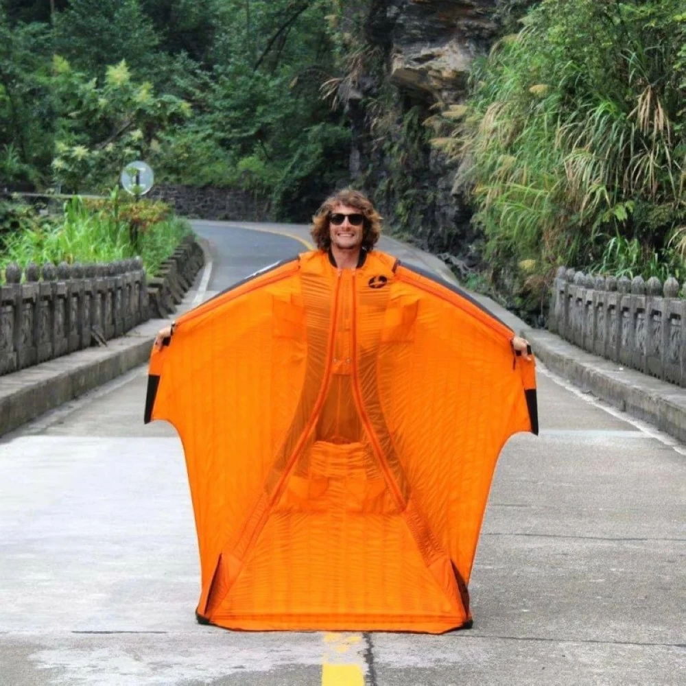 مصرع أسطورة الرياضات الجوية بعد اصطدامه بمَعْلَم شهير في «كيب تاون» مصرع أسطورة الرياضات الجوية بعد اصطدامه بمَعْلَم شهير في «كيب تاون»