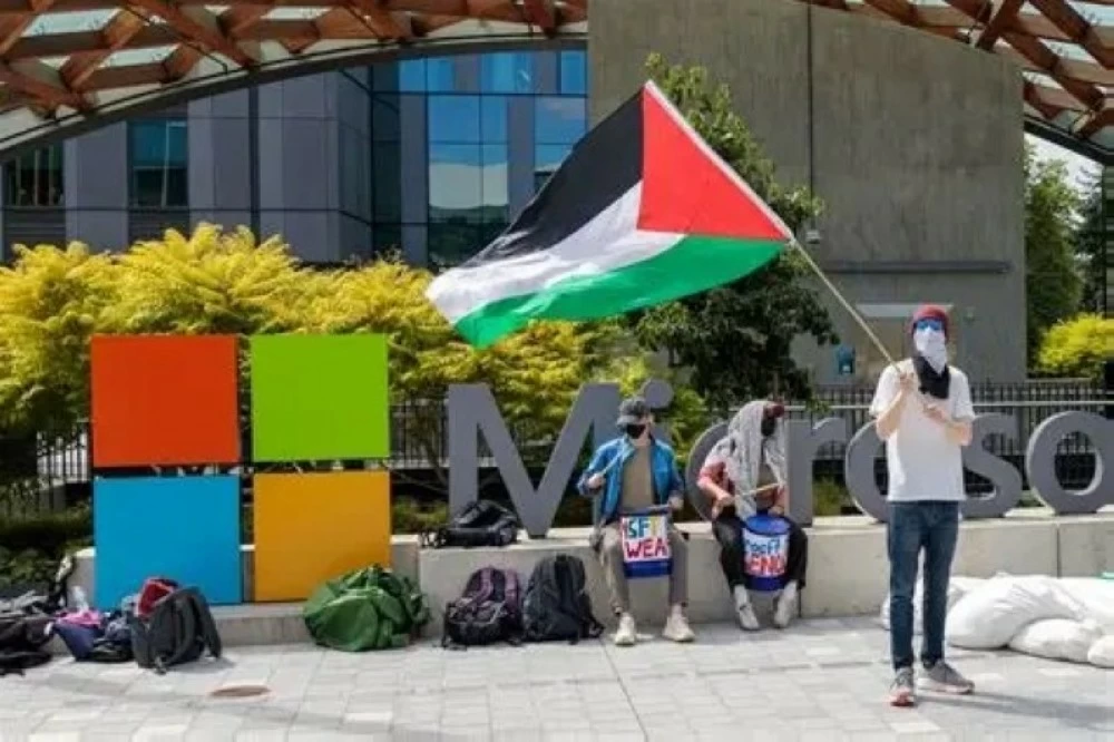 اتهامات صادمة لمايكروسوفت بتسهيل جرائم حرب غزة عبر خوادم أوروبية اتهامات صادمة لمايكروسوفت بتسهيل جرائم حرب غزة عبر خوادم أوروبية