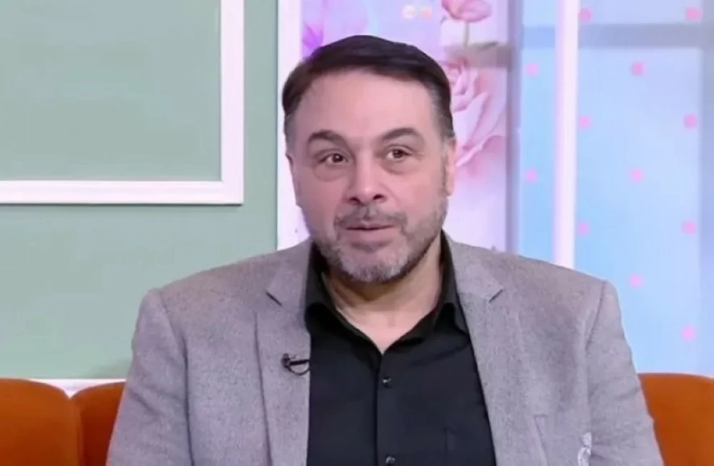 الوسط الفني يهتز.. مقتل الفنان سعيد مختار أمام نادي وادي دجلة الوسط الفني يهتز.. مقتل الفنان سعيد مختار أمام نادي وادي دجلة