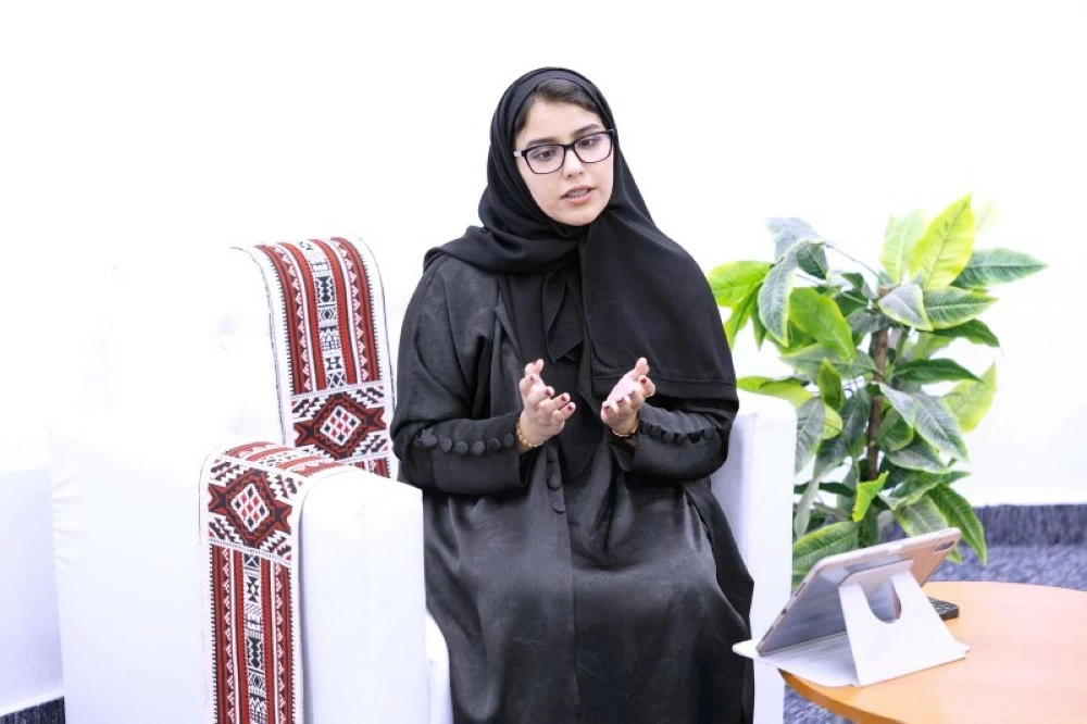 طالبة بجامعة الحدود الشمالية تبتكر قبعة ذكية لمراقبة وظائف الدماغ