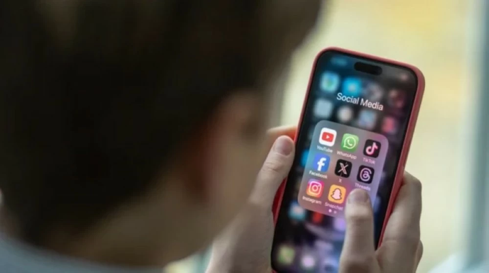 ابتداءً من الليلة.. اختفاء «تيك توك» و«يوتيوب» من هواتف الصغار في أستراليا ابتداءً من الليلة.. اختفاء «تيك توك» و«يوتيوب» من هواتف الصغار في أستراليا