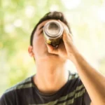 تحذير طبي: 8 علب مشروبات طاقة يوميّاً تُسبب سكتة دماغية  