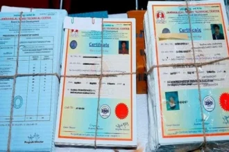 مليون شهادة مزيفة.. الهند تكشف أكبر عملية تزوير في العالم