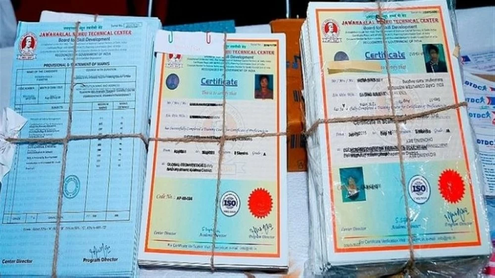 مليون شهادة مزيفة.. الهند تكشف أكبر عملية تزوير في العالم مليون شهادة مزيفة.. الهند تكشف أكبر عملية تزوير في العالم