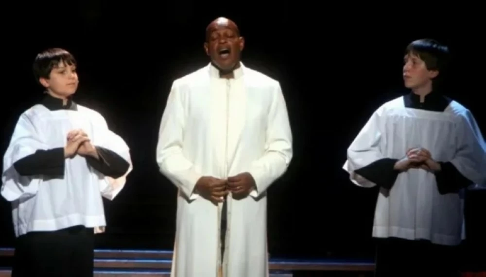 مقتل مغنٍ عالمي داخل منزله.. هل قتله ابنه؟ مقتل مغنٍ عالمي داخل منزله.. هل قتله ابنه؟