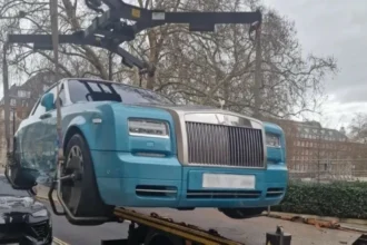 «رولز رويس» سعودية تُرفع في الهواء بلندن!