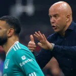 اجتماع حاسم.. سلوت يكشف موقفه من رحيل صلاح