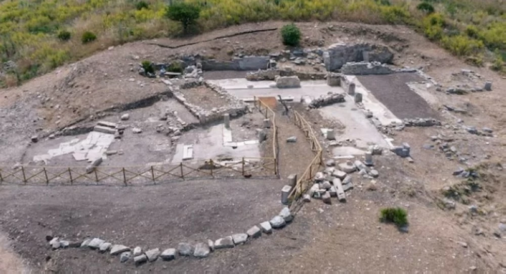 إيطاليا تصطاد «لصوص المقابر».. القبض على 34 مشتبهاً بهم إيطاليا تصطاد «لصوص المقابر».. القبض على 34 مشتبهاً بهم