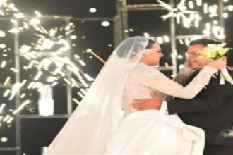 الدموع تخطف الأنظار في زفاف ابنة محمد هنيدي