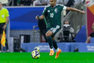 سالم الدوسري يعتلي صدارة «العرب»