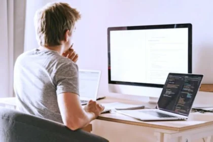 كيف يغير العمل عن بعد الصحة النفسية للنساء والرجال ؟