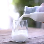 فوائد اللبن صباحاً: