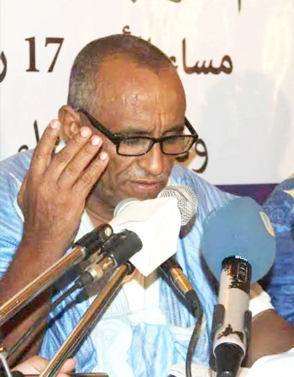 محمد الحافظ ولد أحمدو: المتنبي لم يبلغ الغاية.. والموشّحات أسقطت الأندلس محمد الحافظ ولد أحمدو: المتنبي لم يبلغ الغاية.. والموشّحات أسقطت الأندلس