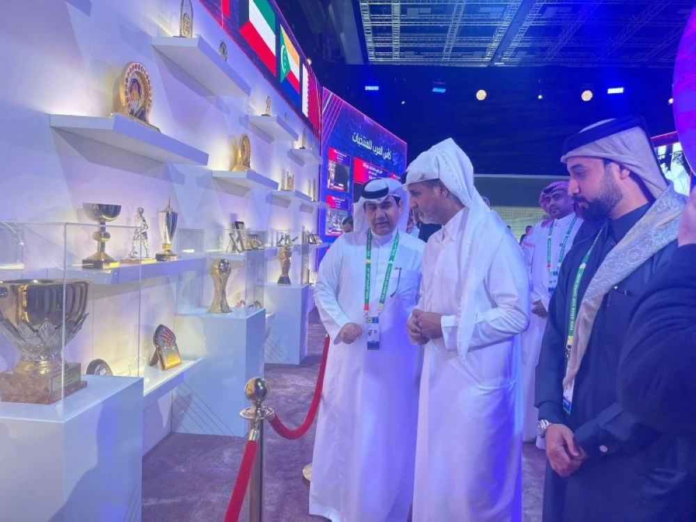 حمد بن خليفة يشيد بمعرض الاتحاد العربي في الدوحة حمد بن خليفة يشيد بمعرض الاتحاد العربي في الدوحة
