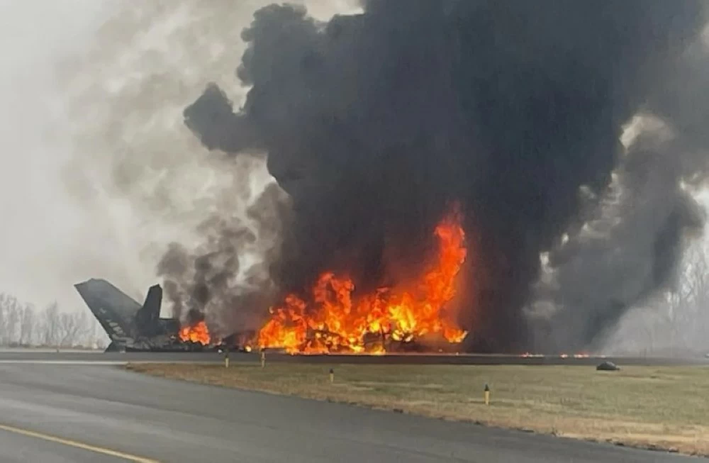 تحطم طائرة أثناء هبوطها بمطار في نورث كارولينا شرق أمريكا تحطم طائرة أثناء هبوطها بمطار في نورث كارولينا شرق أمريكا