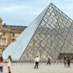 «اللوفر» يفتح أبوابه بعد إضراب العمال