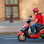 عامل دليفري ينهي حياته شنقاً بسبب رفض أسرته زواجه من حبيبته