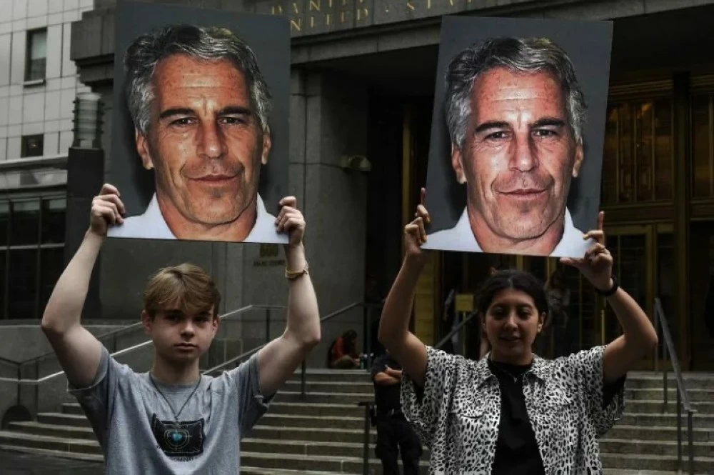 صور وثائق إبستين تفضح الساسة والرؤساء