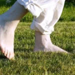 فوائد المشي حافياً: