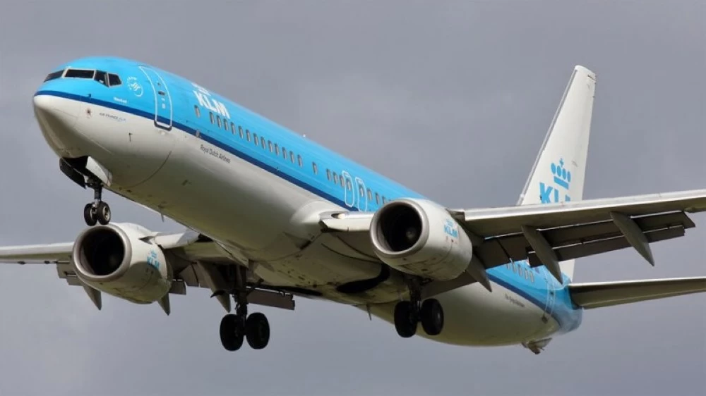 تصدع زجاج طائرة هولندية على ارتفاع 11 ألف قدم تصدع زجاج طائرة هولندية على ارتفاع 11 ألف قدم