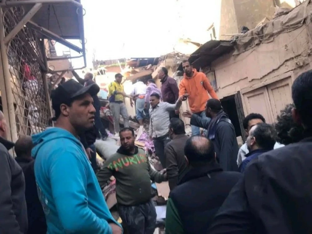 مصر: انهيار عقار من 5 طوابق و6 مصابين في عمليات الإنقاذ