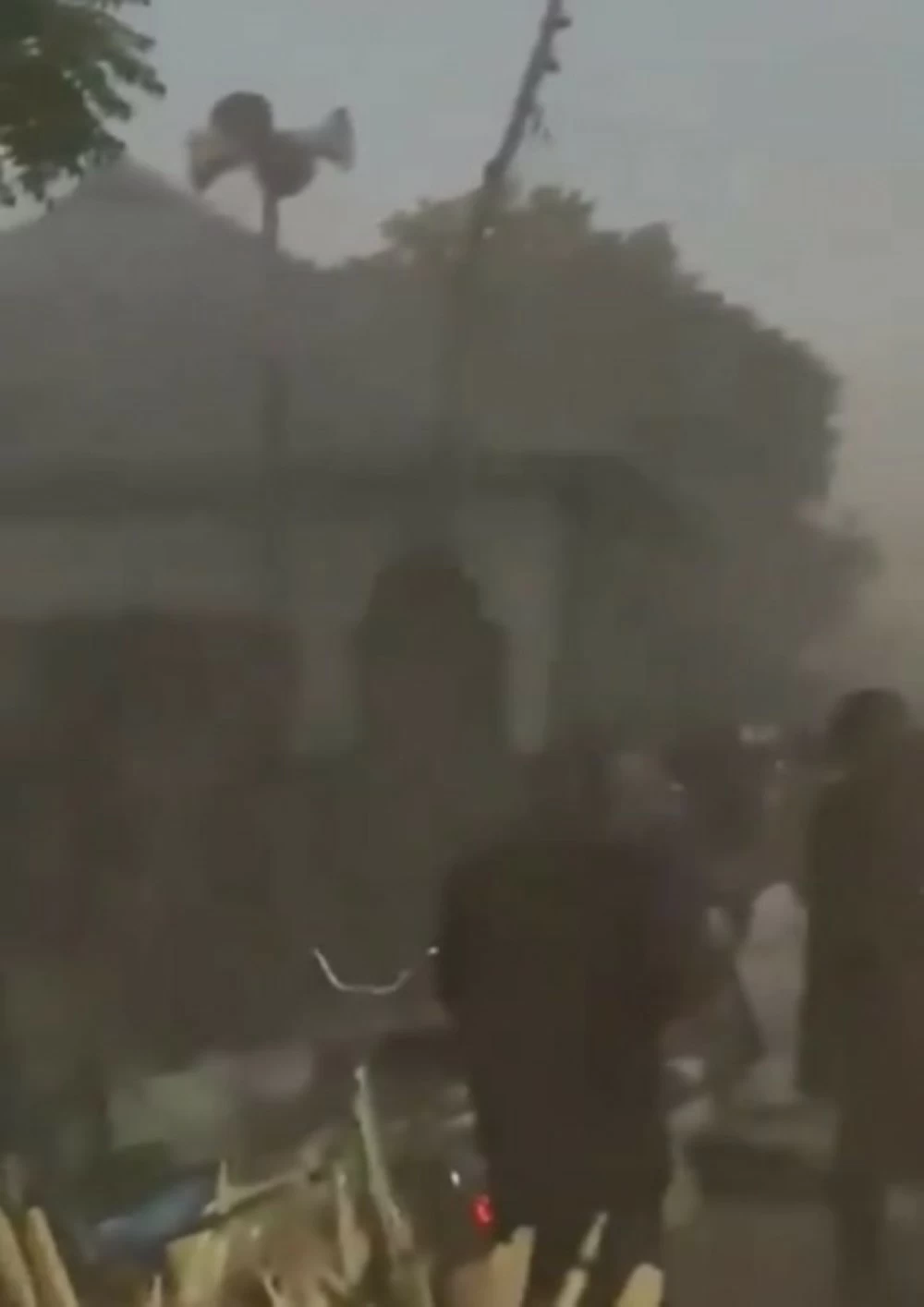 فيديو.. قتلى وجرحى في انفجار مسجد بنيجيريا أثناء صلاة المغرب فيديو.. قتلى وجرحى في انفجار مسجد بنيجيريا أثناء صلاة المغرب