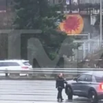 لص يعتدي على شرطية ويسرق سيارتها