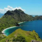 4 سياح إسبان مفقودون بعد غرق قارب سياحي في إندونيسيا