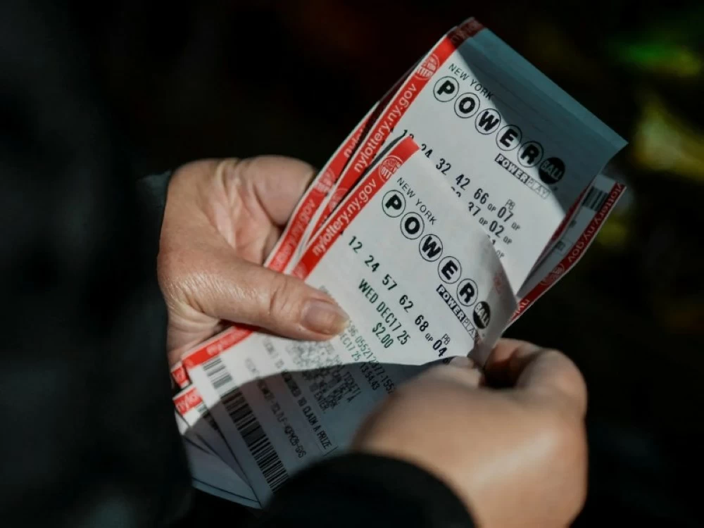حدث غير مسبوق.. أمريكي يفوز بجائزة يانصيب قيمتها 1.8 مليار دولار