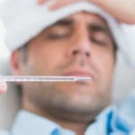 5 أسباب لإصابتك بالحمّى عند الاستيقاظ من النوم