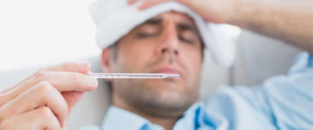 5 أسباب لإصابتك بالحمّى عند الاستيقاظ من النوم