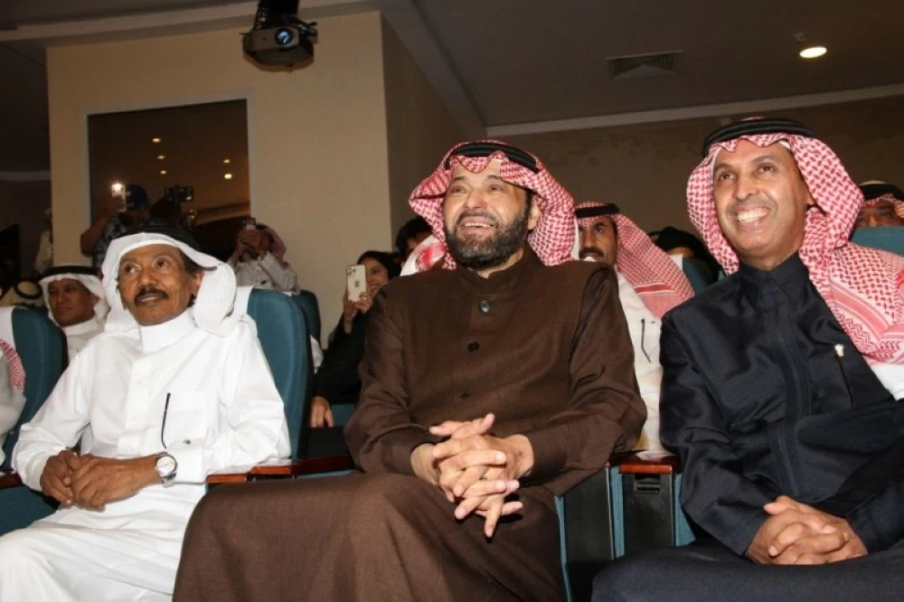 «عكاظ» ترصد ليلة وفاء الفن.. «فنون جدة» تحتفي بإنسانية الجراح