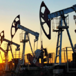 النفط يتجه للتراجع للأسبوع الثاني مع انحسار مخاوف الإمدادات